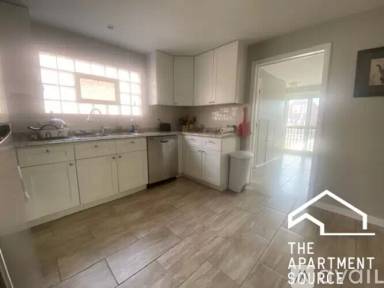 Main picture of 2053 W Cuyler Ave