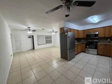 Main picture of 198 SW 15th St