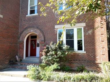 Main picture of 603 N 6th St