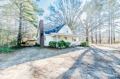 Main picture of 3224 Hawkins Ave