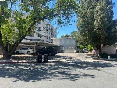 Main picture of 1700 Riviera Ave