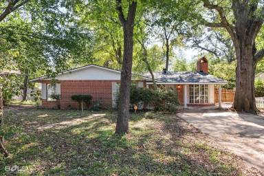 Main picture of 855 Willow Dr