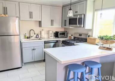 Main picture of 2076 Newton Ave