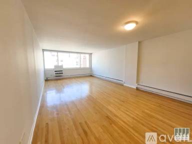 Main picture of 1344 N Dearborn St