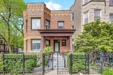 Main picture of 2700 N Albany Ave