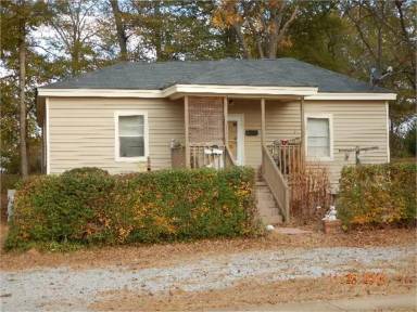 Main picture of 732 W Montgomery St