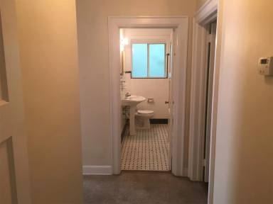 Main picture of 2439 College St
