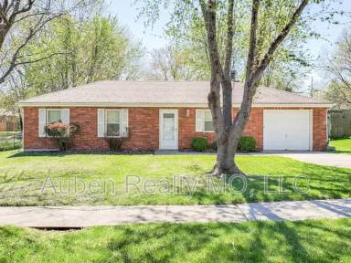 Main picture of 805 NE Pollard St