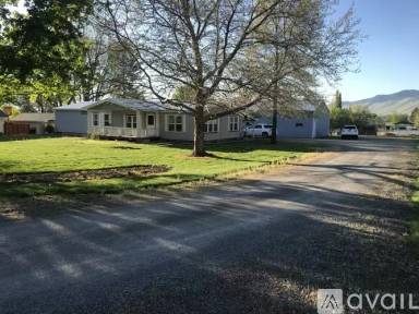 Main picture of 1008 Water St