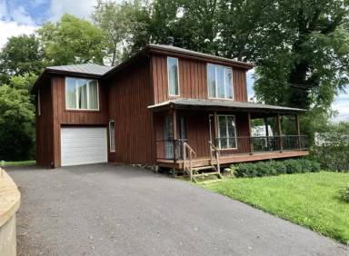 Main picture of 1203 W Johnson St