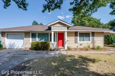 Main picture of 3017 Somerset Pl