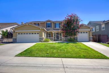 Main picture of 2175 Mount Errigal Ln