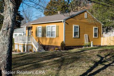 Main picture of 449 Spring St