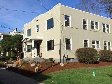 Main picture of 1955 NW Raleigh St