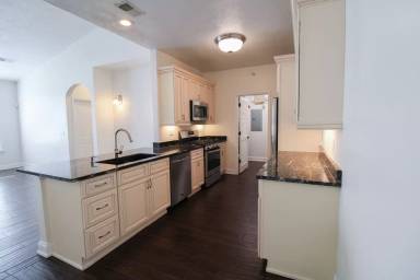 Main picture of 1000 Adams Pointe Blvd