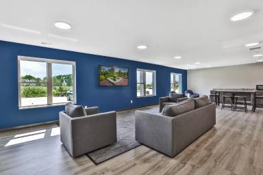 Main picture of 905 3rd St SE