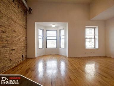 Main picture of 2450 N Southport Ave