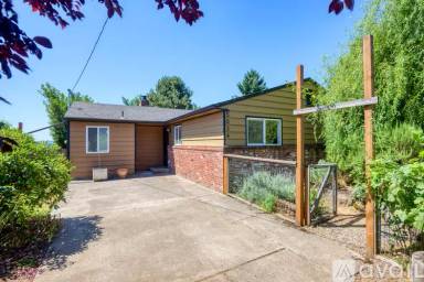 Main picture of 5034 SE Flavel Dr
