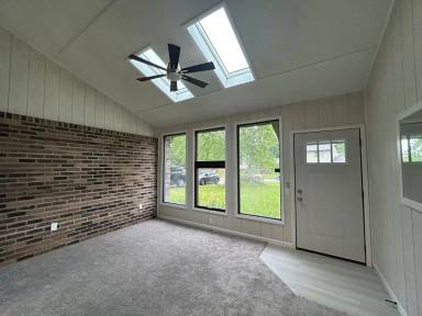 Main picture of 752 Prairie Ridge Rd
