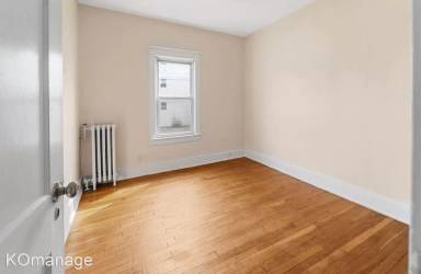 Main picture of 327 Main St