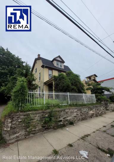 Main picture of 321 E Price St