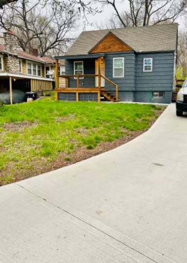 Main picture of 1308 E 81st St