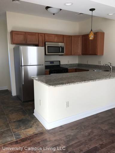 Main picture of 23 W Cuthbert Blvd