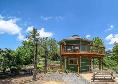 Main picture of 141 N Riverside Dr