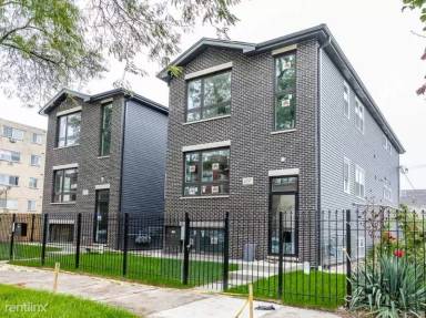 Main picture of 4737 S Michigan Ave