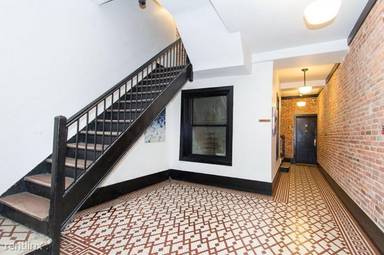 Main picture of 165 W 127th St