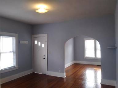 Main picture of 220 Lakeview Ave
