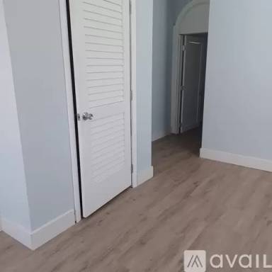 Main picture of 2047 W York St