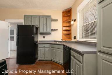 Main picture of 921 S Fairway Ave