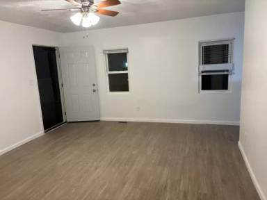 Main picture of 1920 Frank Rd
