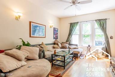 Main picture of 1248 W Diversey Pkwy