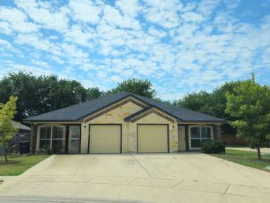 Main picture of 607 Sladecek Dr