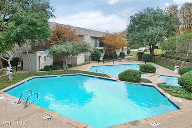 Main picture of 601 E Lamar Blvd