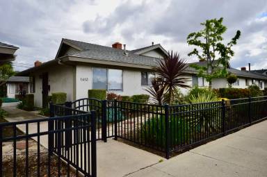 Main picture of 1413 E Chapman Ave