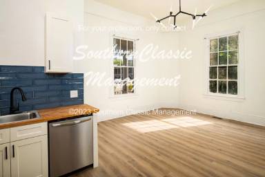 Main picture of 530 W Montgomery St