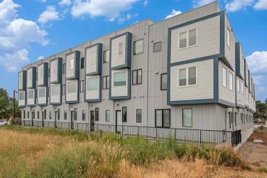 Main picture of 3101 W 47th Ave