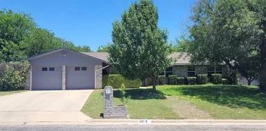 Main picture of 207 W Cherokee Dr