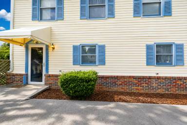 Main picture of 1310 Knob Creek Rd