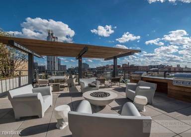 Main picture of 738 W Randolph St