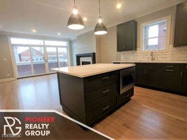 Main picture of 2319 N Southport Ave