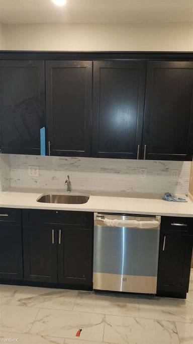 Main picture of 836 Jackson Ave