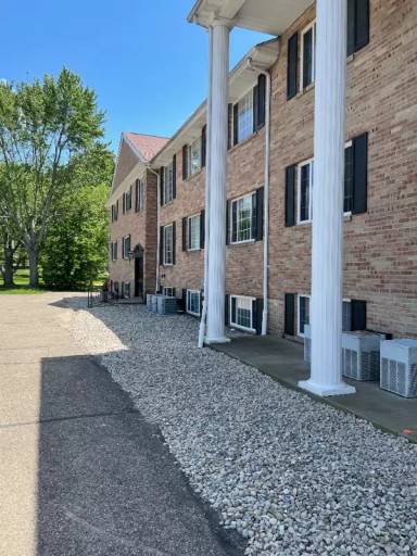 Main picture of 1105 W Maple St