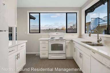Main picture of 3426 23rd Ave W