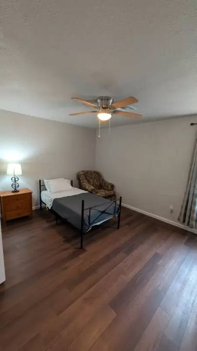 Main picture of 1004 NE 28th St