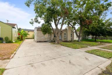Main picture of 4106 Christie St