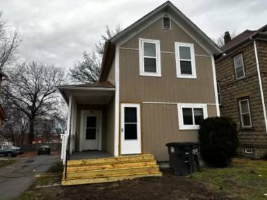 Main picture of 243 E Thornton St